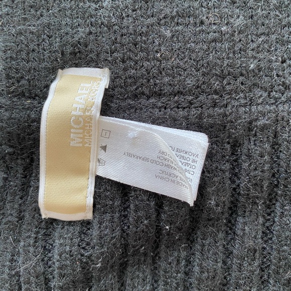 *New* Michael Kors Black Scarf - Picture 3 of 3